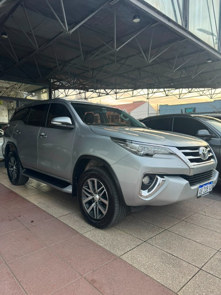 Toyota SW4 SRX 2.8 AT 7 ASIENTOS — foto 3